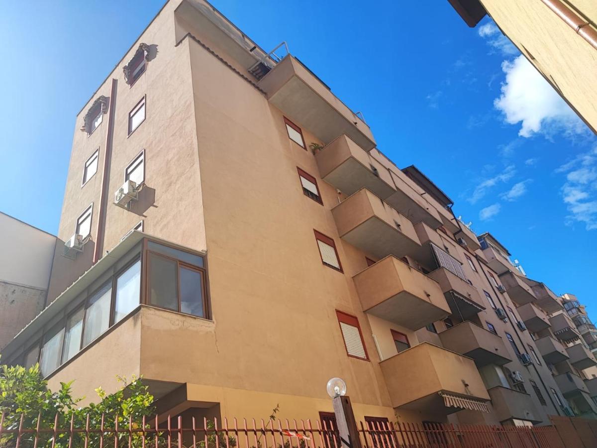 Genoard Apartment Palermo Bagian luar foto